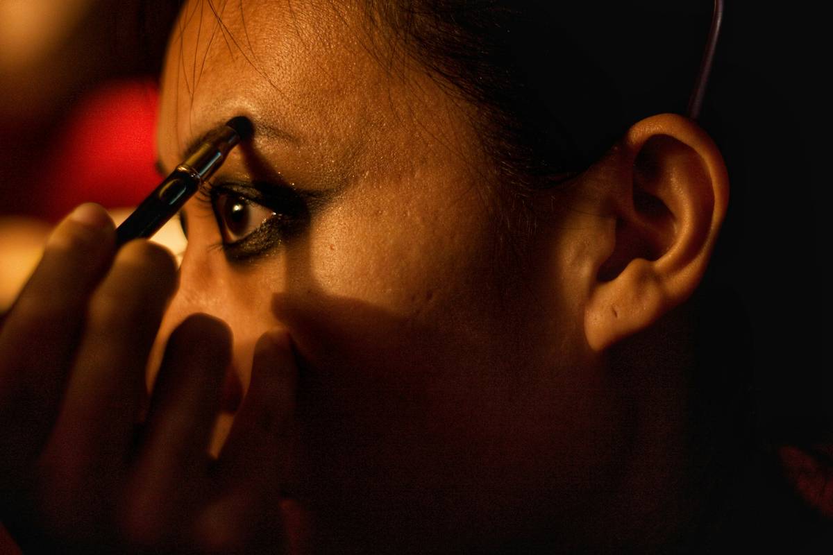 How to Master the Perfect at-home brow tint Without Salon Prices